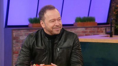 Donnie Wahlberg is hanging with Rach today