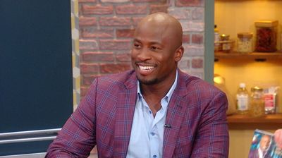 Akbar Gbaja-Biamila On Being a "Diaper Ninja" + Mom Addicted To Phone Goes 2 Days Without It