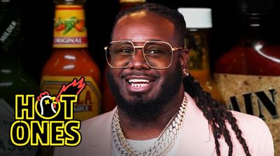 T-Pain Tastes Gas While Eating Spicy Wings
