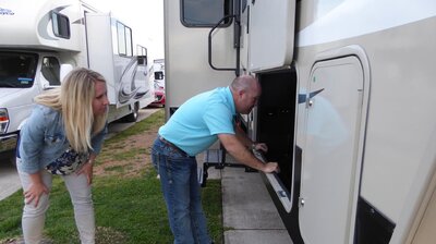 Texas Family Needs RV That Can Beat Summer Heat