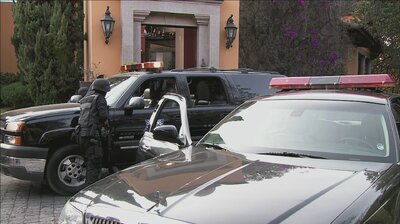 Aurelio besa a Victoria
