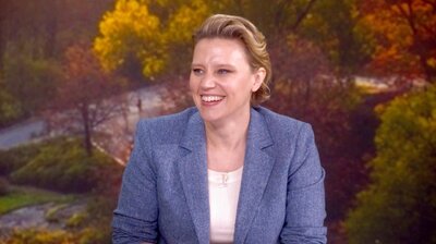 Kate McKinnon, John Edward, Robert Hilland