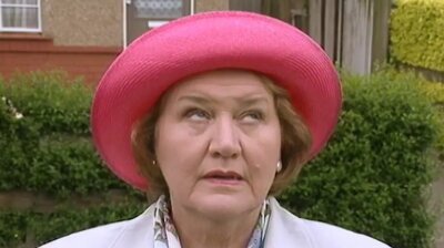 Keeping Up Appearances S04E01