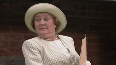 Keeping Up Appearances S04E04