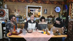 Elise LeGrow Loves Kitties and Chicken Fingers