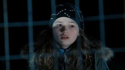 En fremmed banker på