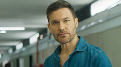 Katherine duda que Sonny esté muerto y decide abrir su tumba