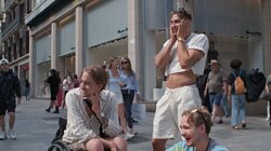 du prøver å tjene penger på gata