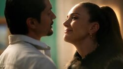 Te mueves a la sombra del diablo