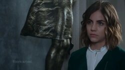 Mía amenaza a Raquel