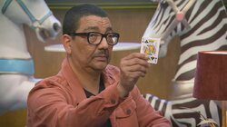 Tante Es laat zien wie de baas is