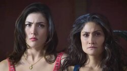 Se están escondiendo en un sitio público