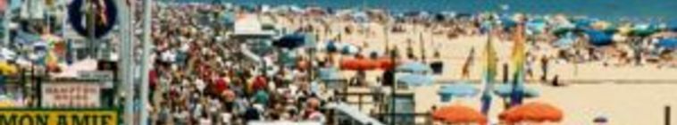 Bikinis & Boardwalks — кадр