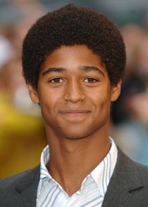  Alfred Enoch