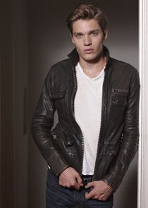  Dominic Sherwood