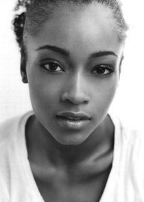  Yaya DaCosta