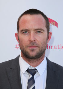 Sullivan Stapleton