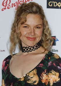  Justine Clarke