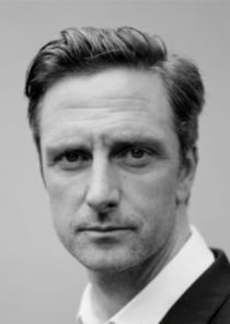  Nicholas Gleaves