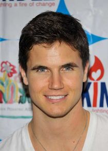 Robbie Amell
