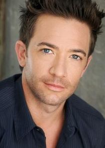  David Faustino