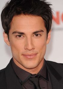  Michael Trevino
