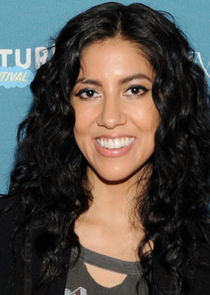  Stephanie Beatriz