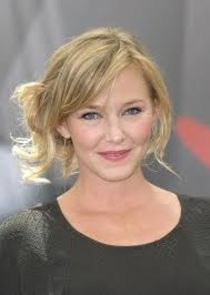  Kelli Giddish