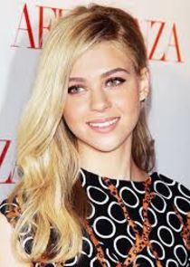  Nicola Peltz