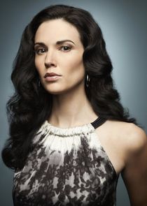  Laura Mennell