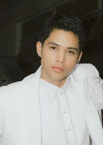 Kyle Echarri