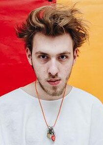 Рома Уваров