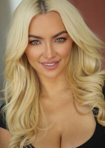 Lindsey Pelas