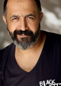 Kép: Mehmet Özgür színész profilképe
