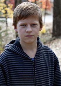  Lucas Hedges