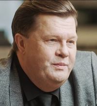 Александр Владимирович Мирошниченко, отец Карины, владелец сети автосалонов