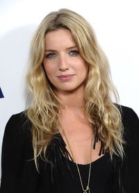 Annabelle Wallis