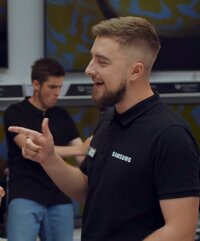 Продавец в магазине