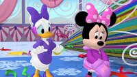 Minnie's Winter Bow Show!