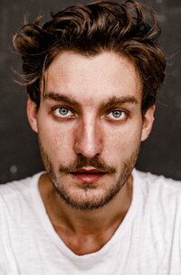 Виктор Михайлов