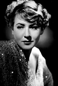 Mae CLarke