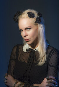 Джулия Ванг