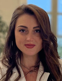 Анна Сопрунова