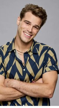 Tucker Des Laruriers