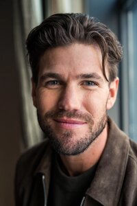 Austin Stowell