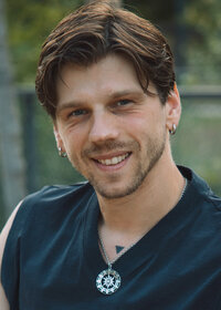 Александр Лещенко