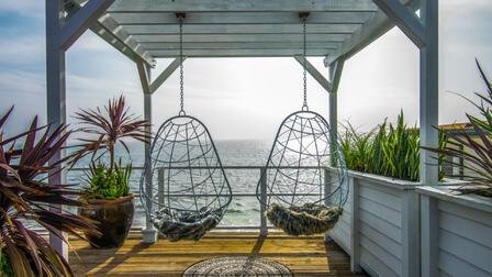 Stay Here S1 E02 – Malibu Beach House