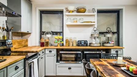 Stay Here S1 E04 – Brooklyn Brownstone