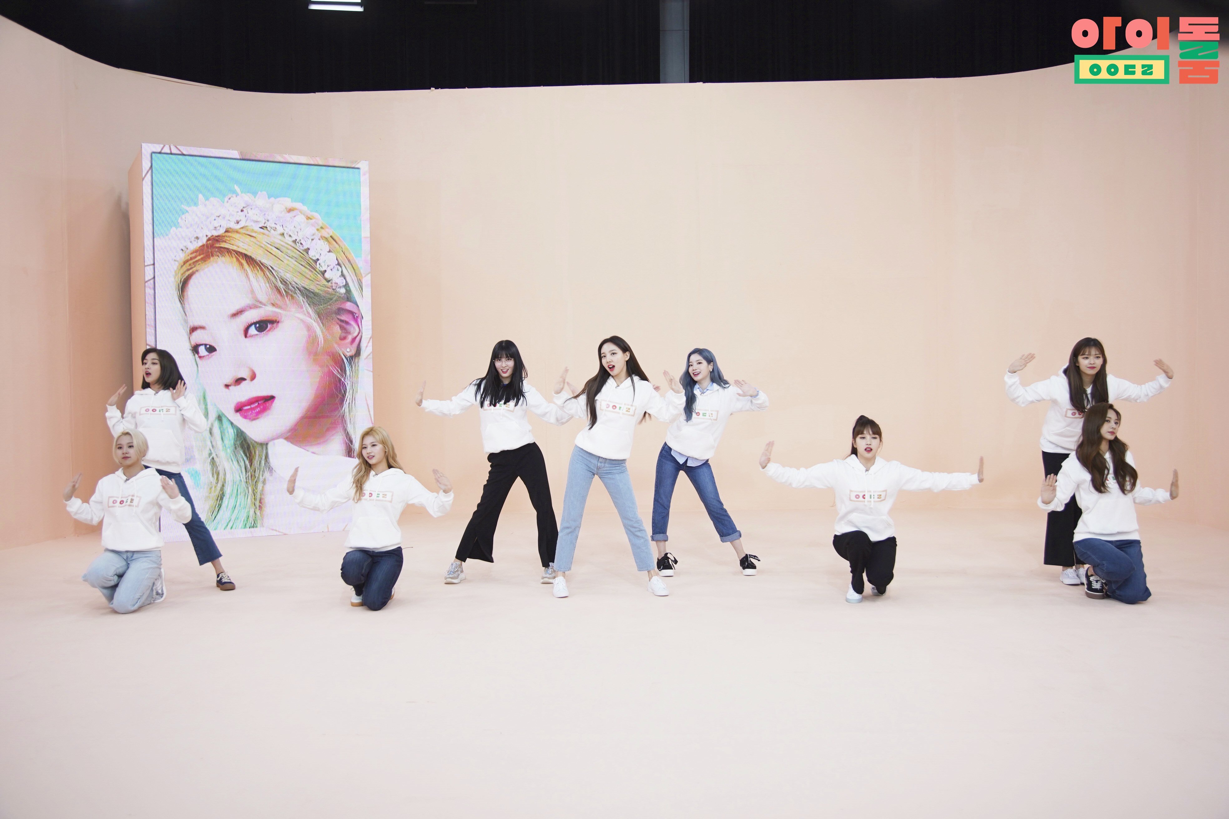 Idol room. Комната айдола (2018). Twice Idol Room.