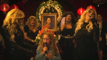 La Casa de las Flores S1 E02 – CRISANTEMO (símb. dolor)